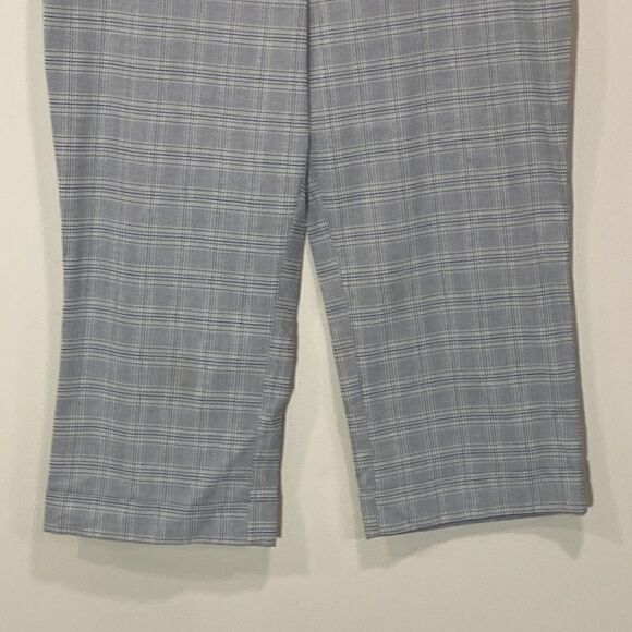 Plus Size Light Gray Dress Capris By 23rd St. Size 16. - Picture 3 of 5